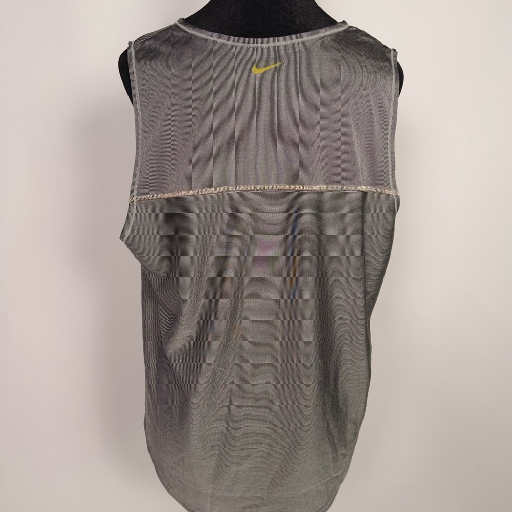 Nike Dri Fit Tank Size XL - Picture 4 of 6